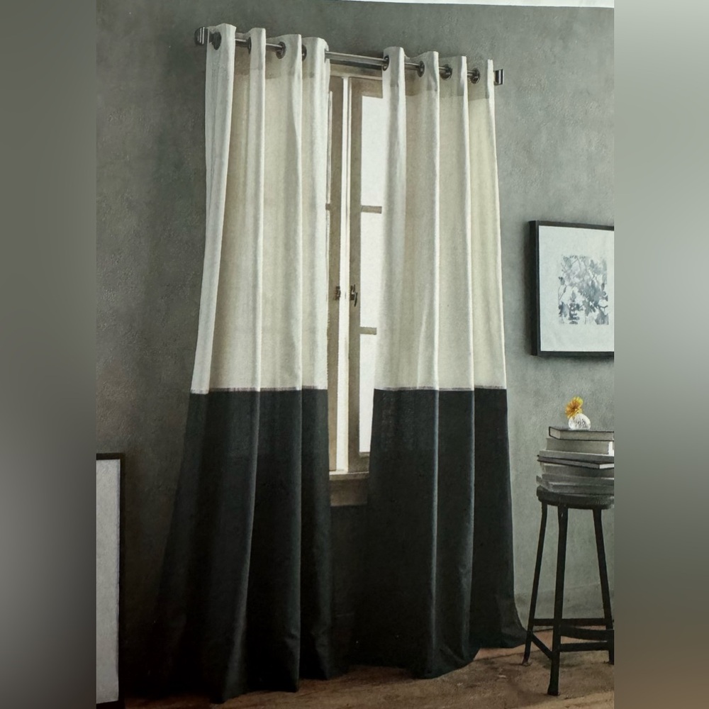 DKNY 95” one grommet panel